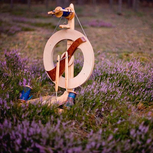 Kromski Fantasia Spinning Wheel - Limited Edition Mint 4 Kromski Fantasia Spinning Wheel - Limited Edition Mint - Image 2